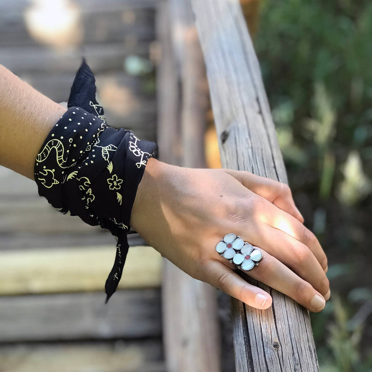 Glorieta Black Vintage-Inspired Biker Bandana (22-Inch / Cotton)