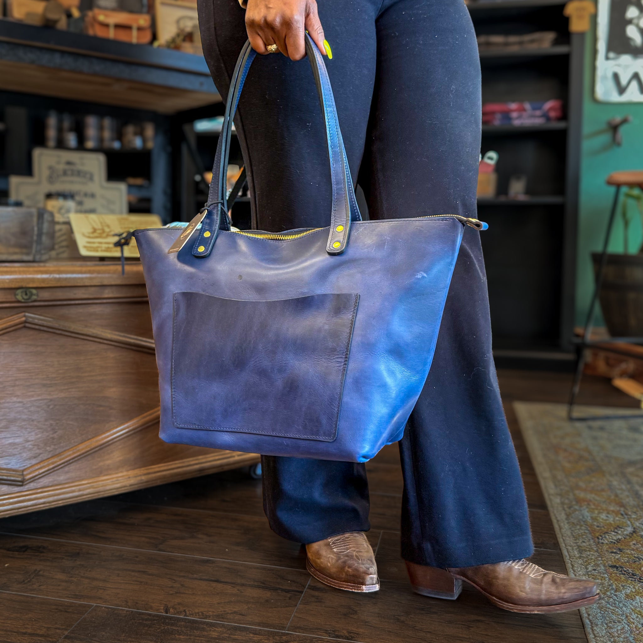 Larissa Tote - Traveler Collection