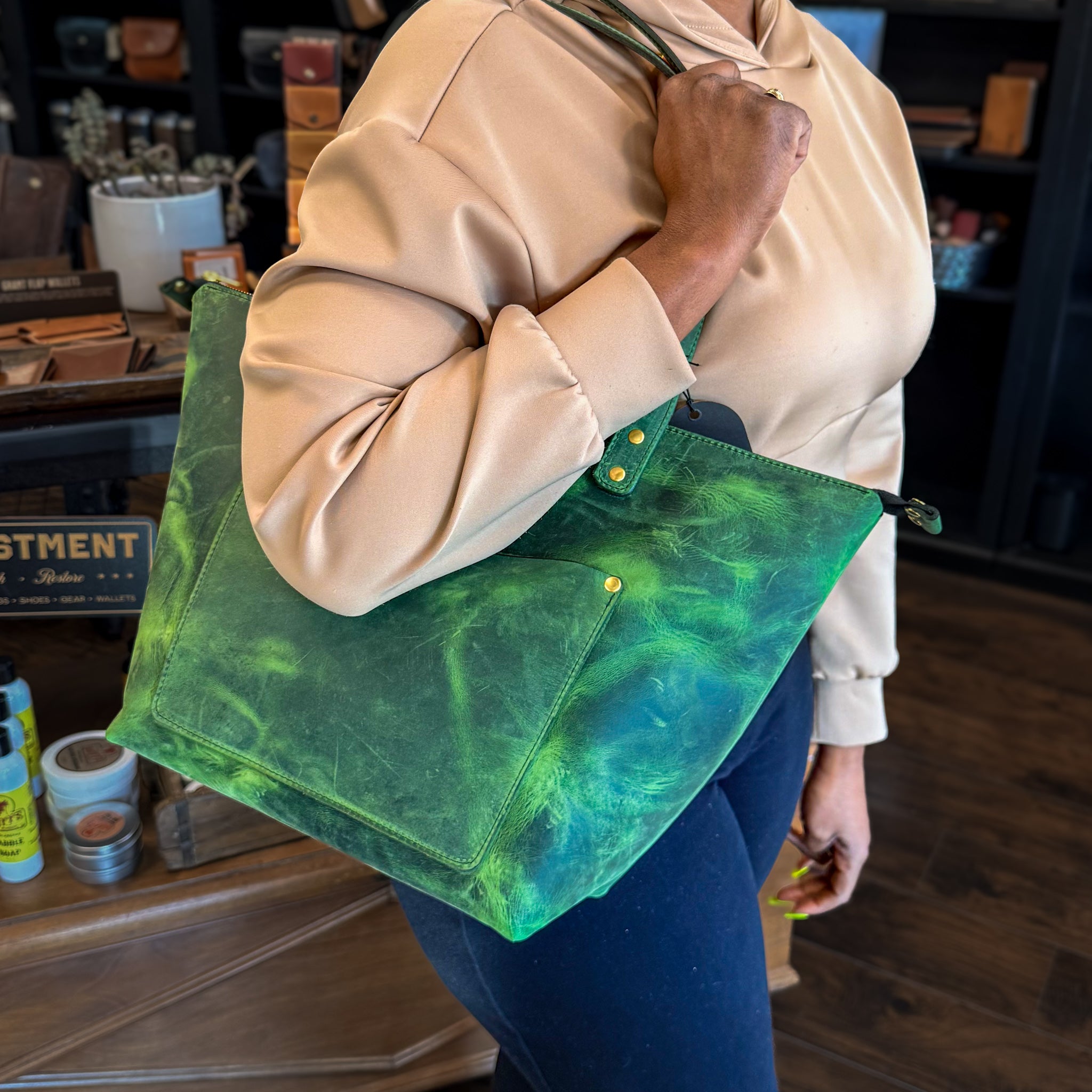 Larissa Tote - Traveler Collection