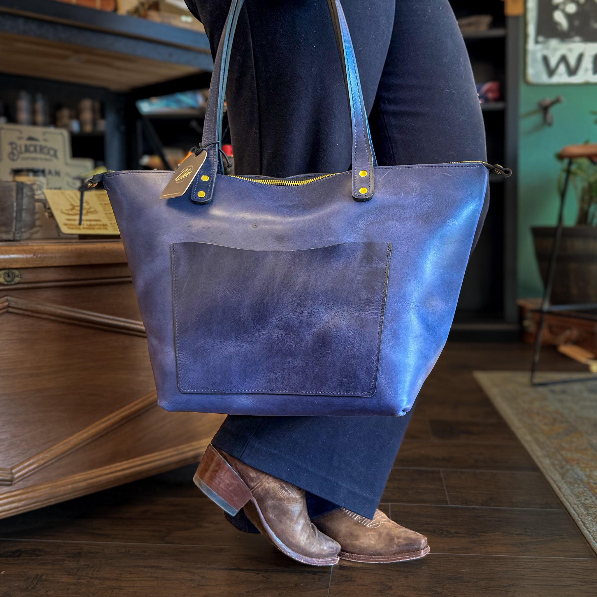 Larissa Tote - Traveler Collection