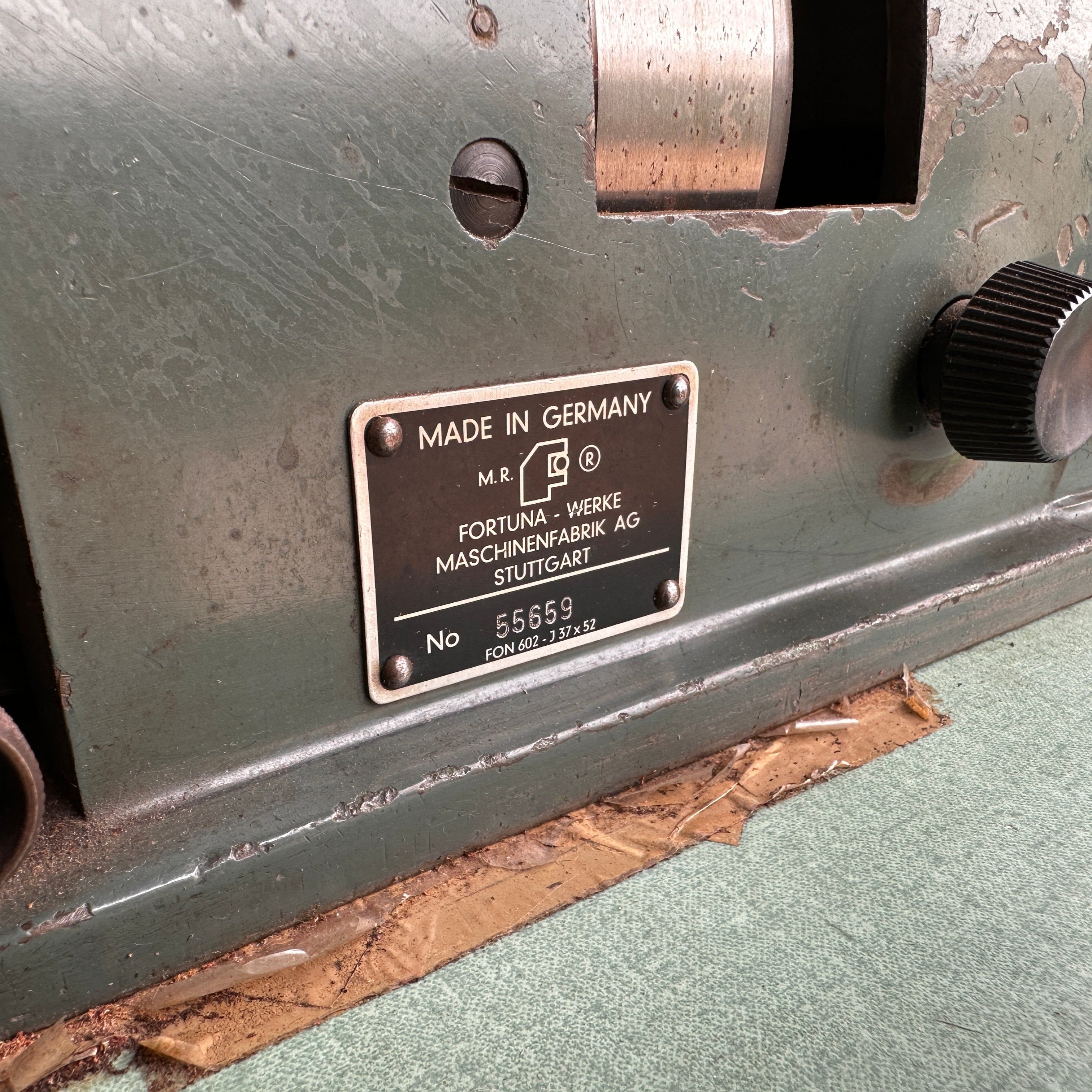 SALE PENDING! Fortuna Bell Knife Skiver with Vaccum Table