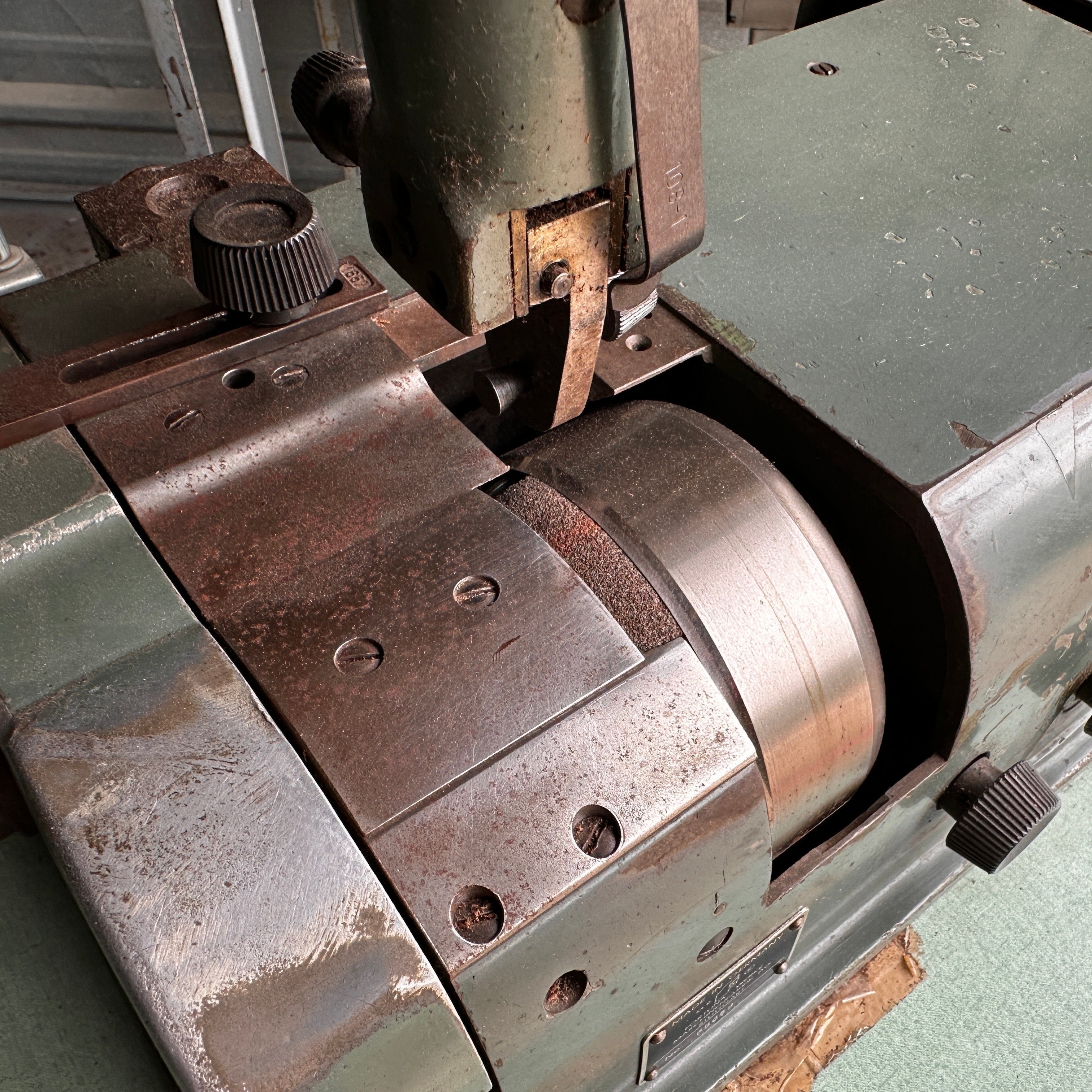 SALE PENDING! Fortuna Bell Knife Skiver with Vaccum Table
