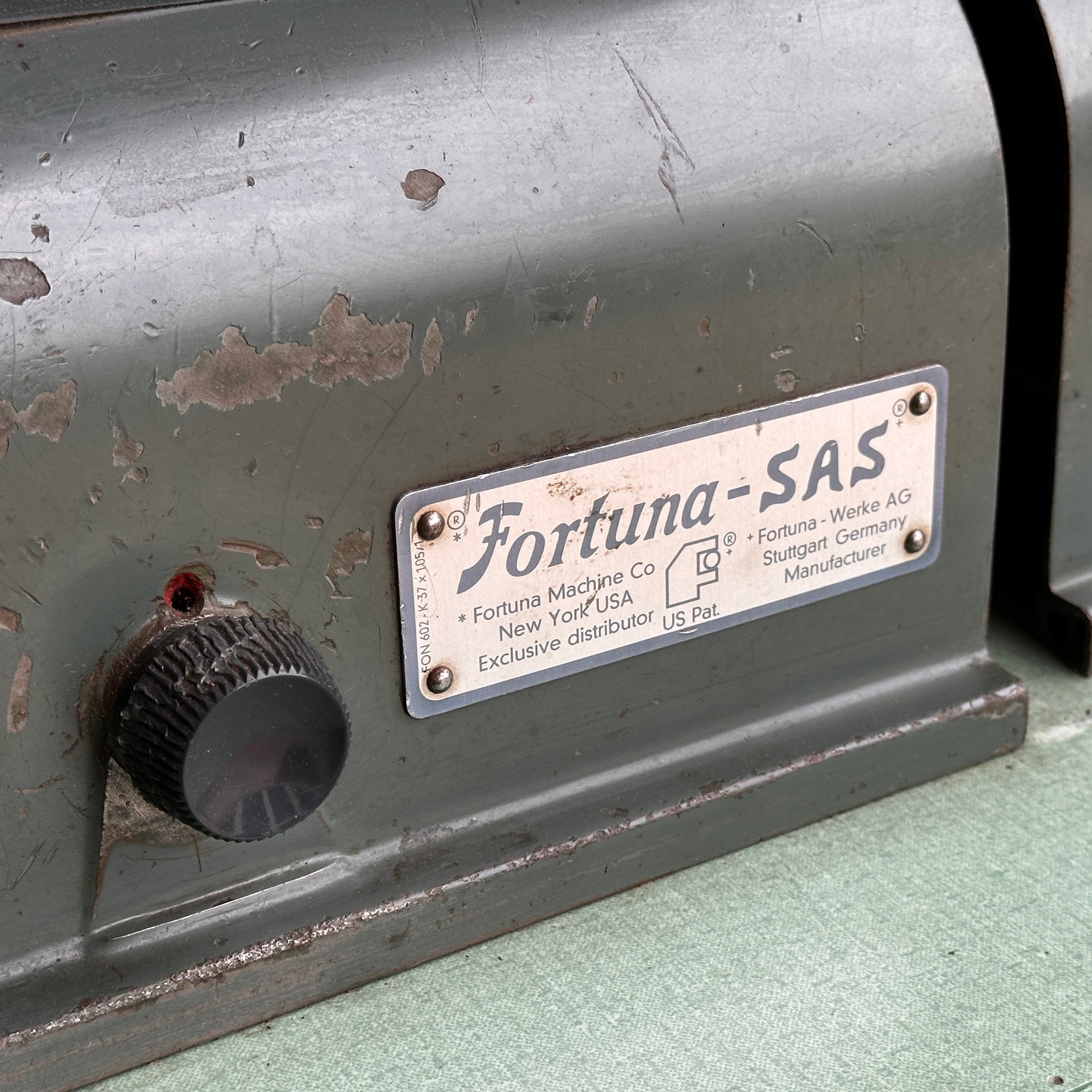 SALE PENDING! Fortuna Bell Knife Skiver with Vaccum Table