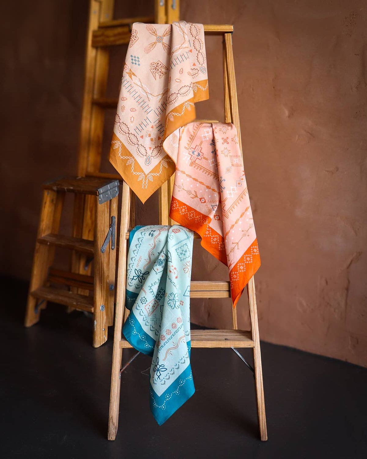 Taos Southwestern Bandana Scarf (24-inch / Cotton)