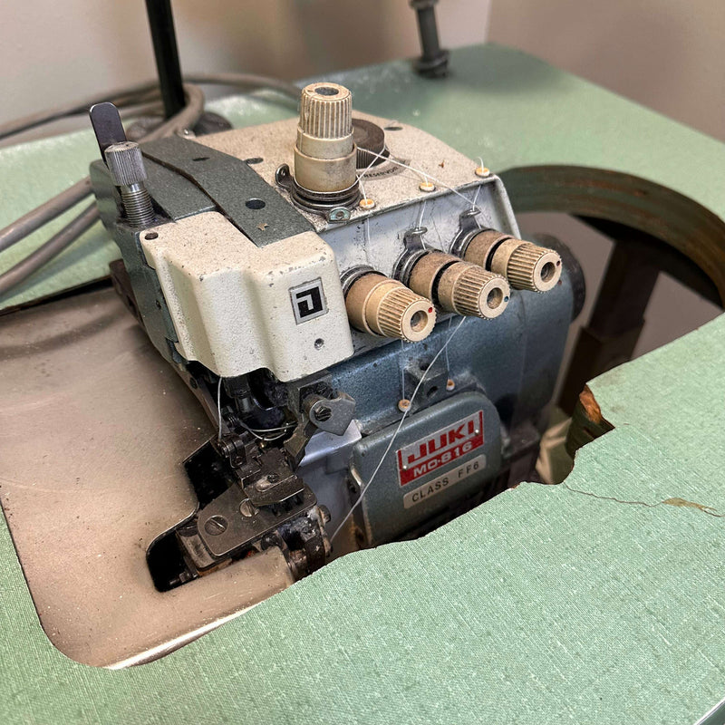 Juki Mo-816 Serger/Overlock Sewing Machine